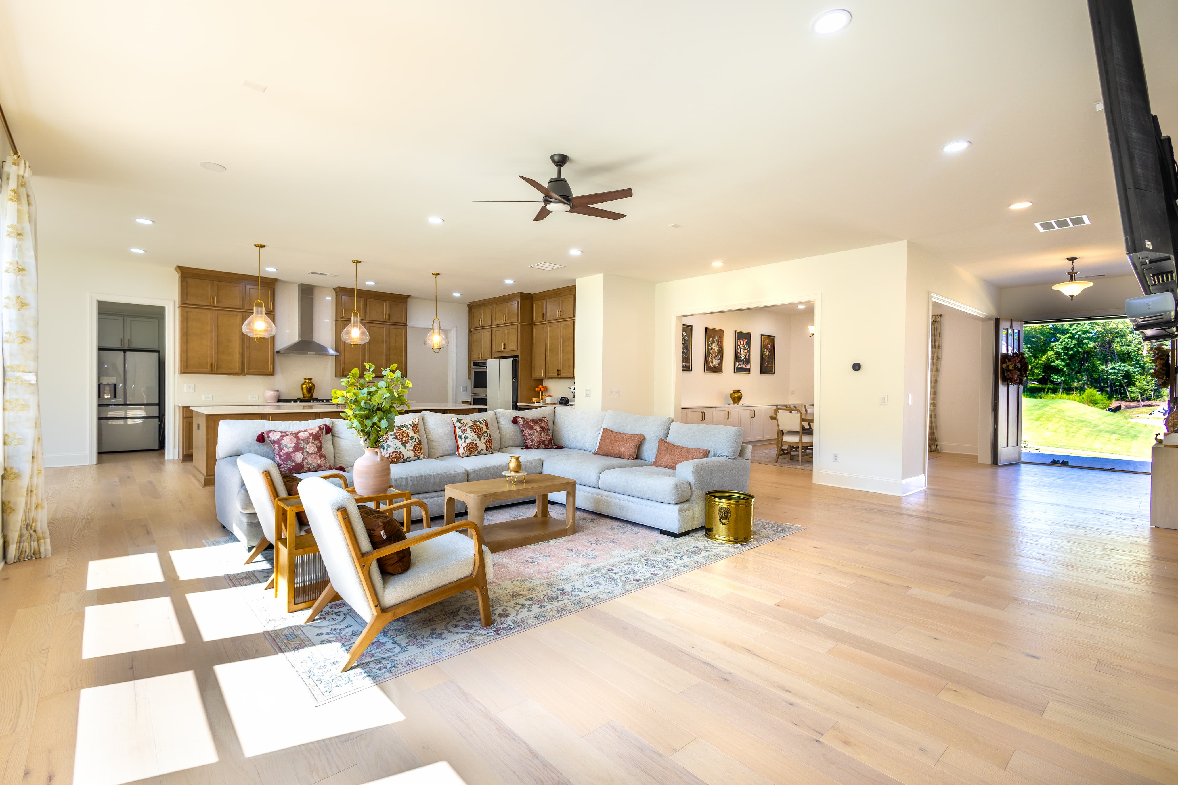 Living room & kitchen